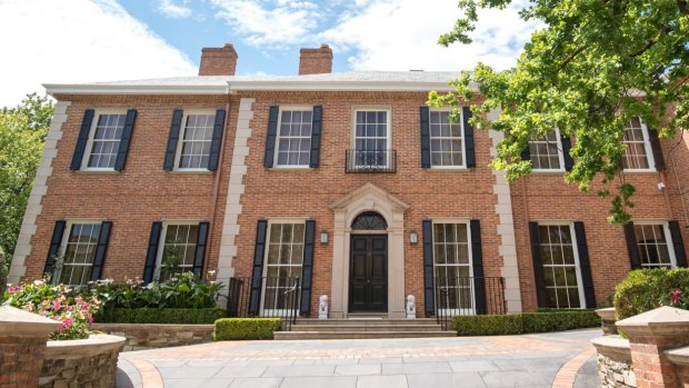 In 2009, Zhou Jiuming purchased a $7.9 million house in Toorak with his wife. By 2013, they had upgraded to their current home there.