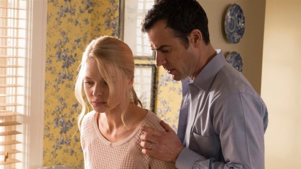 Rebecca Ferguson and Justin Theroux as Anna and Tom Watson in <i>The Girl on the Train.</i>