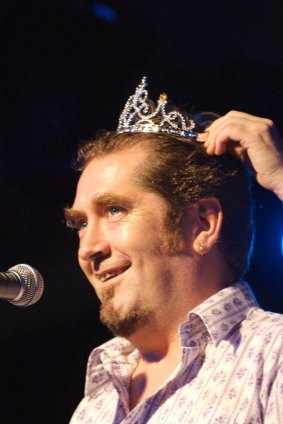 Mick Thomas being crowned artist of the year at the 2008 Port Fairy Folk Festival.
