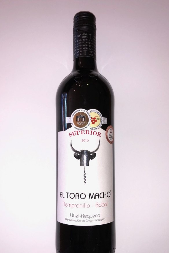 El Toro Macho Superior Tempranillo-Bobal 2016.