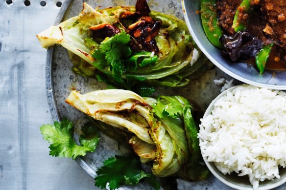 Stir-fried iceberg lettuce  