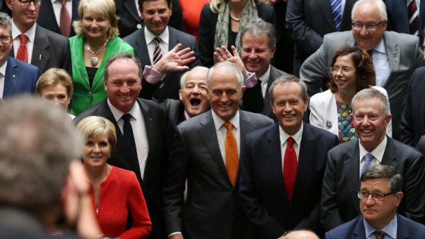 Philip Ruddock photobombs the official photograph of the 44th Parliament of Australia in the House of Representatives with Prime Minister Malcolm Turnbull and Opposition Leader Bill Shorten.
