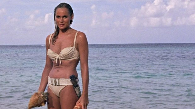 Beach make-up: Let Ursula Andress be your guide.