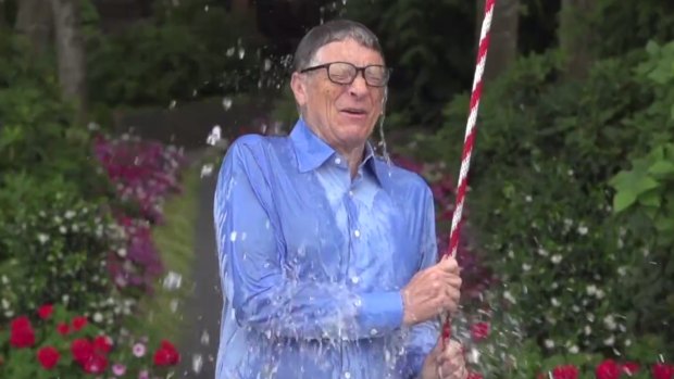Bill Gates takes The Ice Bucket Challenge one step further by constructing his own water-pouring machine.