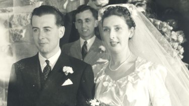 Gough Whitlam marries Margaret Dovey at St Michael's Vaucluce in 1942.