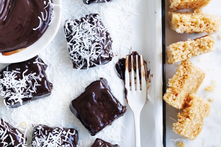 Adam Liaw's crunchy lamingtons (with rice bubbles).