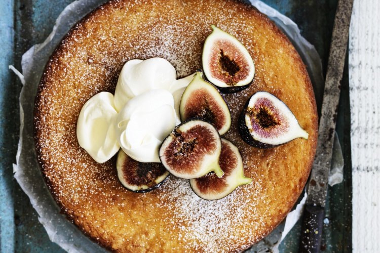 Fig and lemon yoghurt cake.