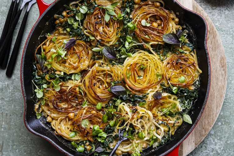 One-pan tagliatelle with chickpeas, greens and lemon.