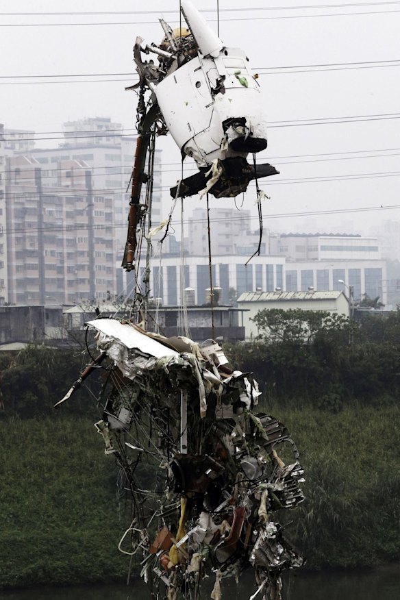 TransAsia plane crash: Rescuers still hope to find missing passengers