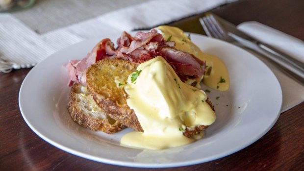 Poached eggs and ham at Long Arm Farm, Oberon.