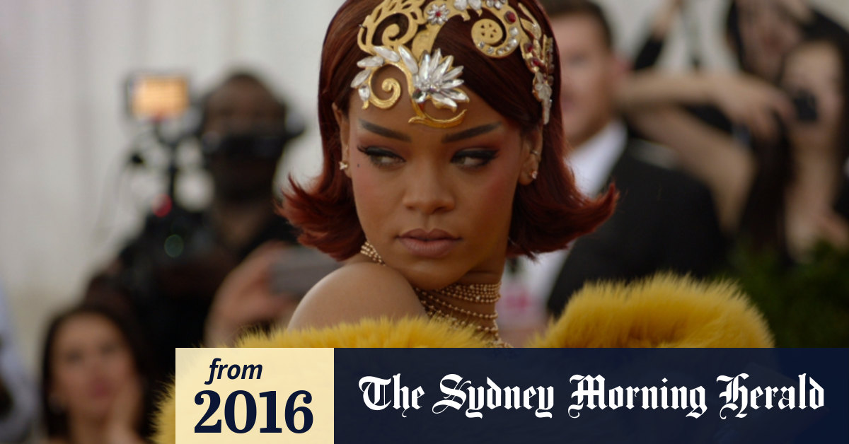 Rihanna Anne Hathaway To Join Cate Blanchett And Sandra Bullock On Female Ocean S Eight