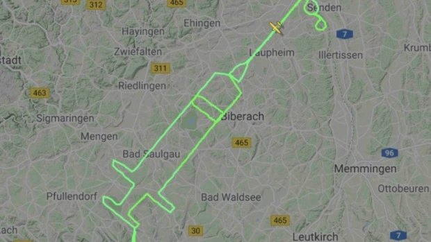 German pilot Samy Kramer has traced a giant syringe in the sky, flying 200 kilometres to remind people about the start of the COVID-19 vaccination campaign in Europe.