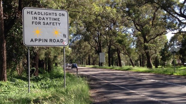 Drivers are warned to turn headlights on in daytime for safety at the beginning of Appin Road.