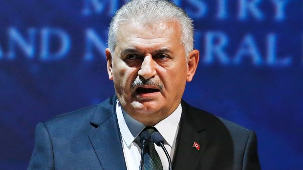 Turkey's Prime Minister Binali Yildirim has blamed the Syrian government for air strikes that killed Turkish soldiers on Thursday.