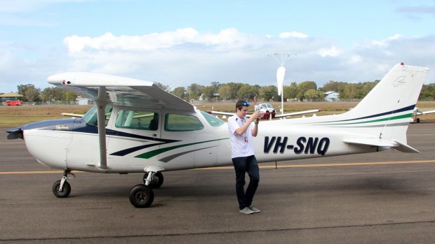Sunshine Coast teen Lachlan Smart wants to become the youngest person to fly solo around the world.