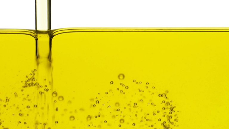 Cooking with vegetable oil releases toxic chemicals linked to cancer