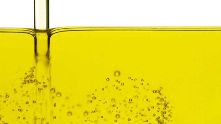Cooking with vegetable oil releases toxic chemicals linked to cancer