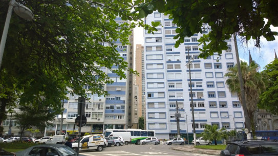 The leaning towers of Santos and the people who live on an angle