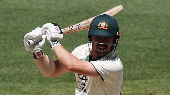 Travis Head smokes one through the covers.