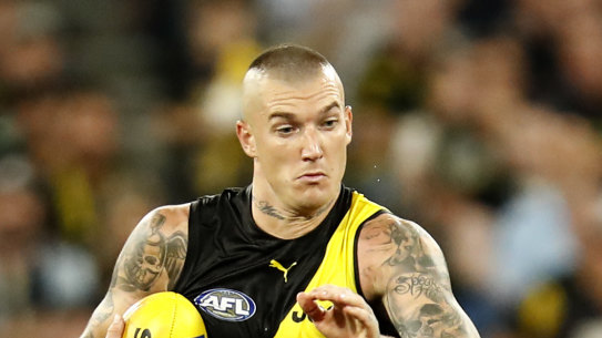 Richmond’s Dusty Martin evades Carlton’s Sam Walsh.