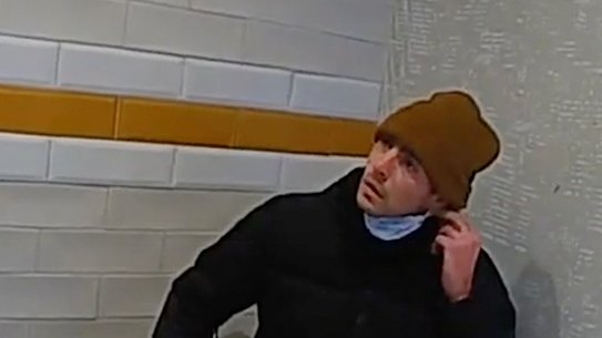 警察はペンシルベニア州のマクドナルドでルイージ・マンジョーネさんを発見した。