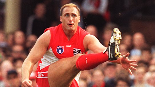Tony Lockett kicking his 1300th goal.