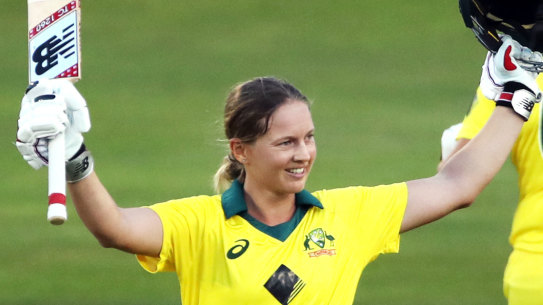 Alyssa Healy says Meg Lanning has an "aura" about her that intimidates opposition teams.