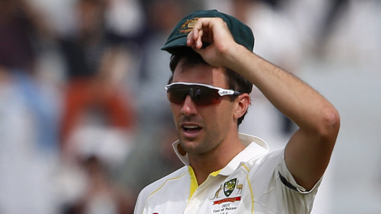 Umpire Aleem Dar talks with Nathan Lyon (left) and Pat Cummins.