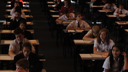 It's time to lift the bonnet on Australia's schools, the Productivity Commission says. 