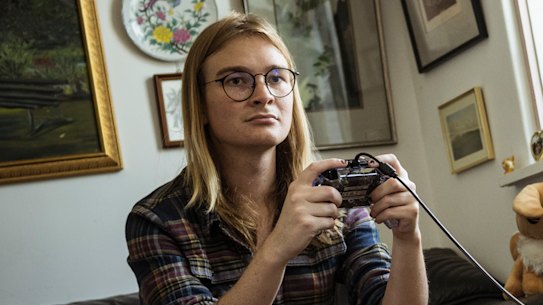 Simone Anders stopped playing multiplayer games altogether because of rampant online harassment.