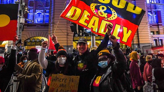 The Age, News, 07/06/2020 photo by Justin McManus.
Black Lives Matter rally in Melbourne in protest of Aboriginal deaths in custody and in support of George Floyd who was killed by police in the USA.