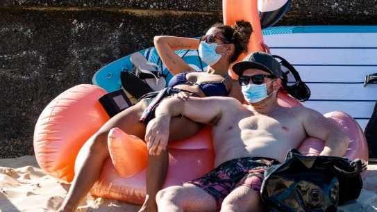 Bondi Beach crowds during lockdown, Sydney. 12th Sept 2021. Photo: Edwina Pickles / SMH