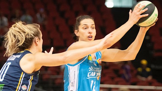 Sydney Flames' Shanae Greaves and Canberra Capitals' Marianna Tolo. Photo: Sitthixay Ditthavong