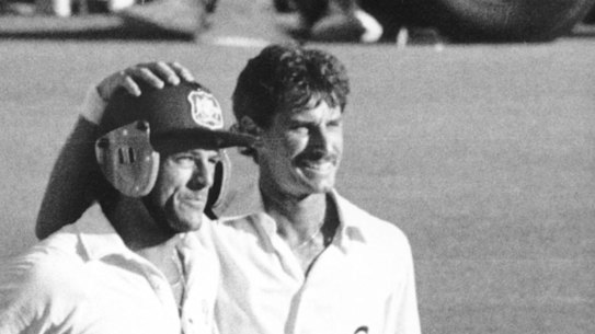 Richard Hadlee congratulates Michael Whitney after the Boxing Day draw in 1987.