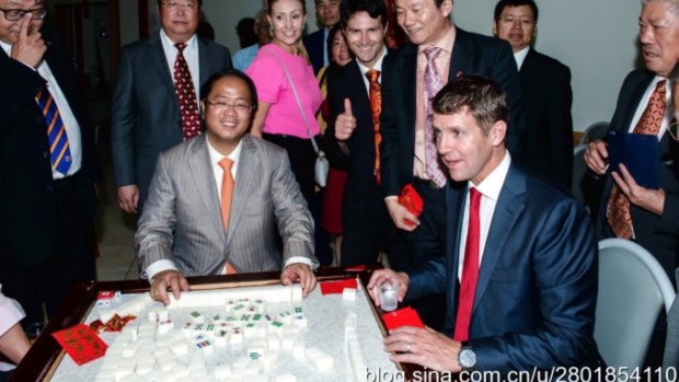 Huang Xiangmo playing mahjong with NSW Premier Mike Baird.