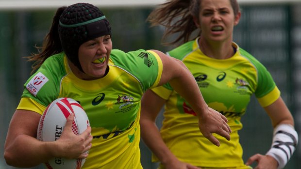 Shannon Parry competing on the sevens circuit.