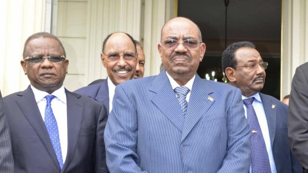 Sudanese President Omar Hassan al-Bashir (centre).