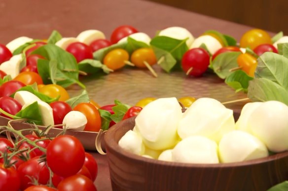 Three ingredient Caprese wreath.