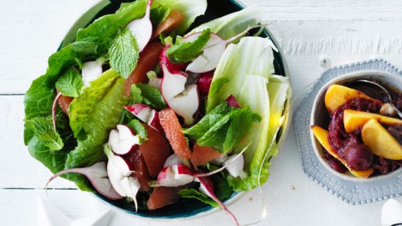 Salad with radish, grapefruit and mint dressing.