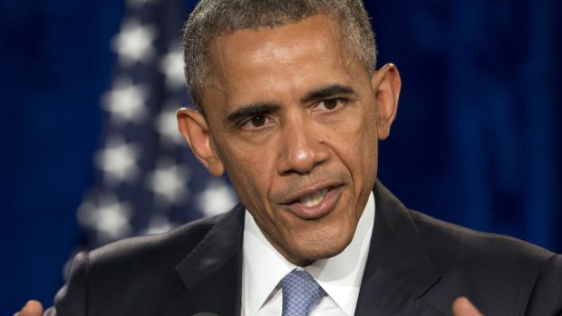 US President Barack Obama has authorised new travel and financial sanctions designed to curb cyber espionage.