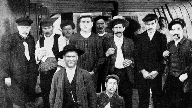 The Colonial Sugar Refinery Company brings in Spanish labourers to work in North Queensland. (Circa 1907)