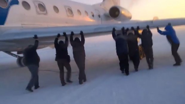 Passengers pitched in when their plane needed a helping hand. 