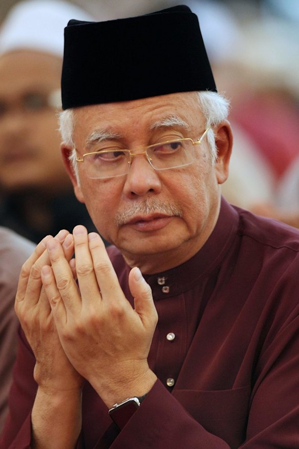 Najib Razak, Malaysia's prime minister, attends prayers at the National Mosque in Kuala Lumpur, Malaysia, on Thursday.