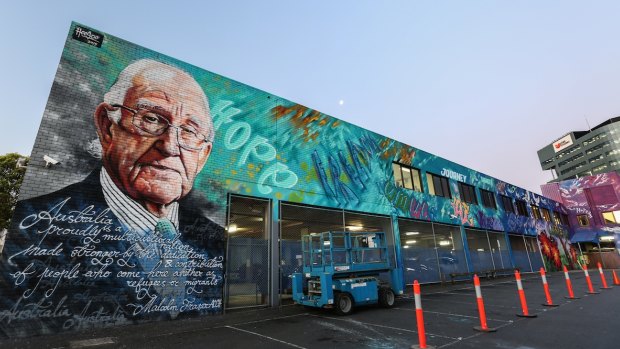Malcolm Fraser has been honoured on the wall as part of the "Journeys of Courage" mural at the Asylum Seeker Resource Centre in Footscray.