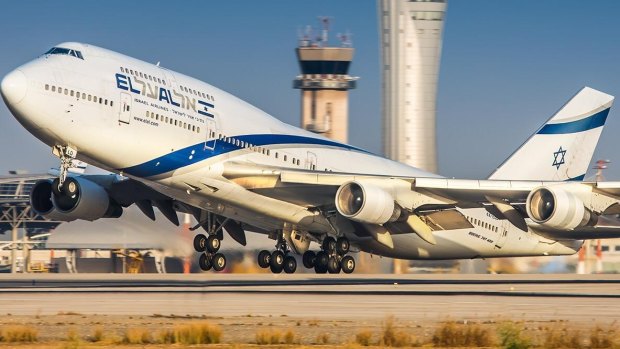 El Al Airlines retired its final Boeing 747 with a giant Etch A Sketch-in-the-sky tribute on Sunday.