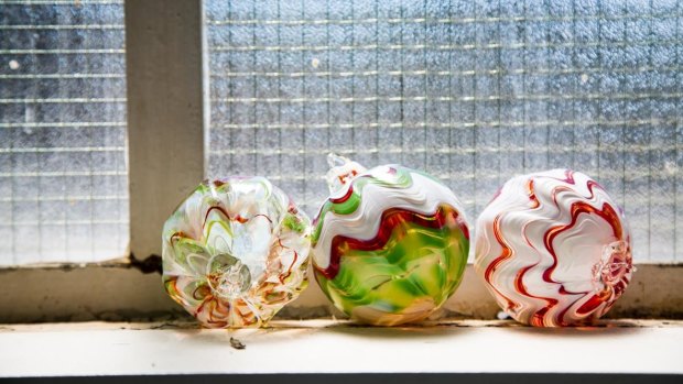 Make our own Christmas decorations at the Canberra Glassworks.
