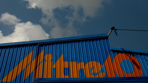 Anchorage is talking to Metcash about a possible tie-up between its Mitre 10 chain and Home Timber and Hardware.