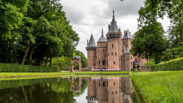 荷兰第四大城市是如何这么少吗?放松阿姆斯特丹的替代品,具有相似结构和运河但没有旅游答或人群。它有几个值得注意的(北方)夏季音乐节和一个秋天的电影节。否则,争取3,这是寒冷的,但往往干燥和阳光明媚的。