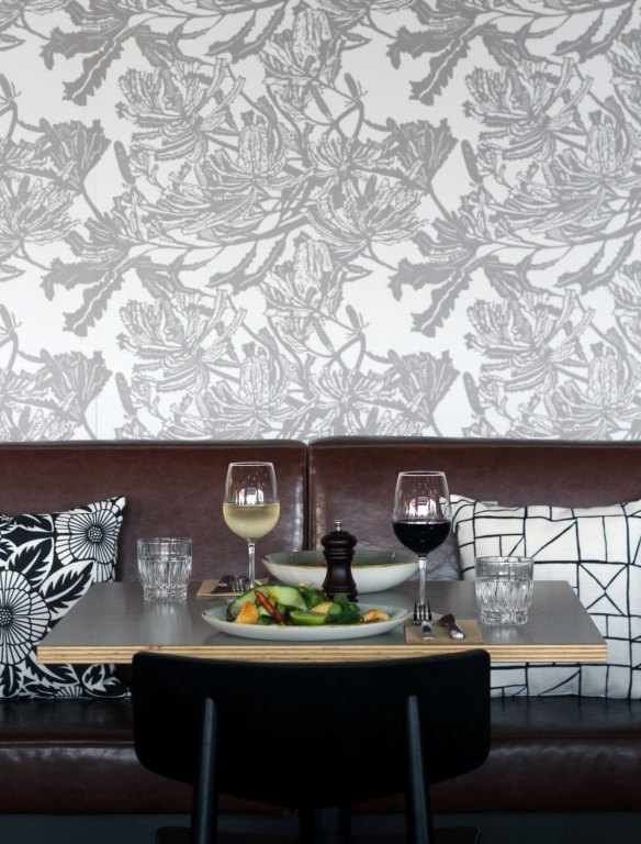 Silver wallpaper and leather banquettes