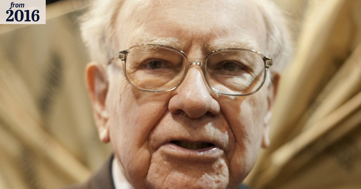 Warren Buffett praises Amazon's Jeff Bezos for 'delighting' customers